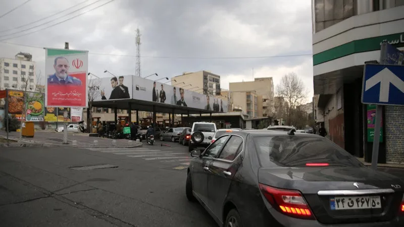 « NOUS POUVONS NOUS DÉBROUILLER AVEC LA QUANTITÉ D’ESSENCE QUE NOUS PRODUISONS »: LE PRÉSIDENT DU PARLEMENT IRANIEN APPELLE LES CITOYENS À RÉDUIRE LEUR CONSOMMATION À LA POMPE