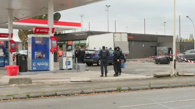 ATTENTAT RACISTE À TRAPPES: L’IMAGE DE L’ASSAILLANT CAPTÉE PAR UNE CAMÉRA DE VIDÉOSURVEILLANCE D’UNE STATION-SERVICE