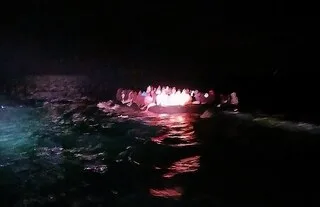 « C’EST NOUVEAU ET TRÈS DANGEREUX » : 140 MIGRANTS ONT REJOINT L’ANGLETERRE EN PARTANT DE LA MANCHE