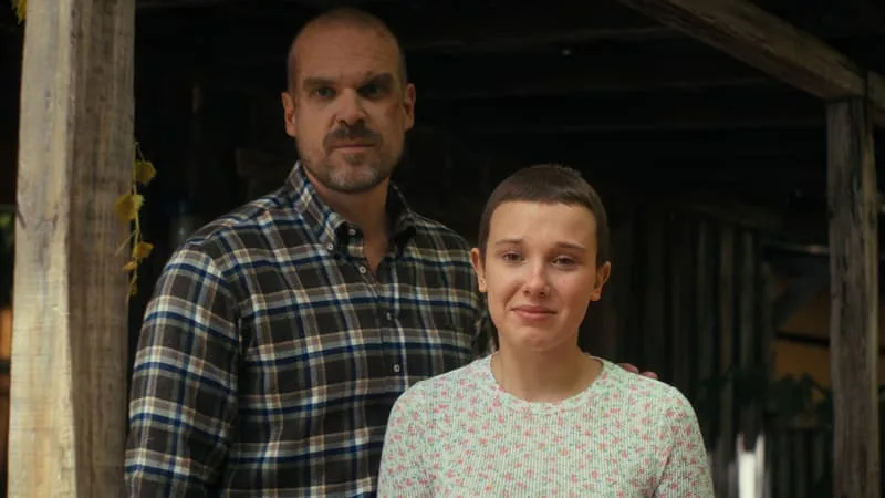 APRÈS « STRANGER THINGS », MILLIE BOBBY BROWN ET DAVID HARBOUR DE NOUVEAU RÉUNIS DANS UNE SÉRIE NETFLIX