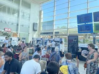 ÉVACUATION DE LA GARE MONTPARNASSE, PANNE D’AIGUILLAGE… UN TRAJET SUFFOCANT POUR CES VOYAGEURS DU TGV PARIS-NANTES