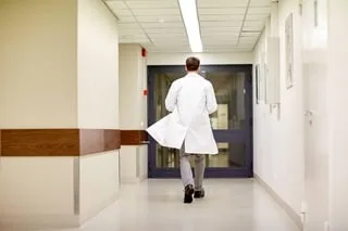 MORT D’UN PATIENT À L’HÔPITAL D’AUXERRE APRÈS UNE ERREUR D’ADMINISTRATION MÉDICAMENTEUSE