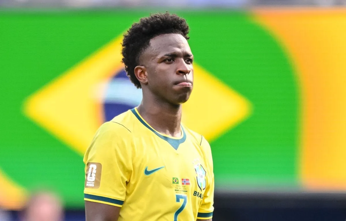 VINICIUS JUNIOR AFFICHE UN VISAGE MÉTAMORPHOSÉ APRÈS SA CHIRURGIE ESTHÉTIQUE POST-COUPE DU MONDE