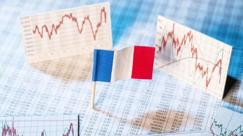 LA FRANCE « AU DÉBUT D’UNE RÉCESSION »? LA CONTRACTION DE L’ÉCONOMIE AU TROISIÈME TRIMESTRE FRAGILISE LES OBJECTIFS DE CROISSANCE ET DE DÉFICIT DU GOUVERNEMENT POUR 2026