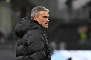 LUIS ENRIQUE SE PROJETTE AVEC LE PSG ET « ESPÈRE RESTER ENCORE DE NOMBREUSES ANNÉES »