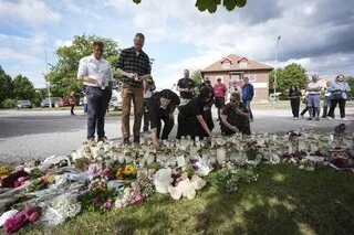 LE SUSPECT DE L’ATTAQUE À L’ÉPÉE MEURTRIÈRE EN SUÈDE PLACÉ EN DÉTENTION PROVISOIRE