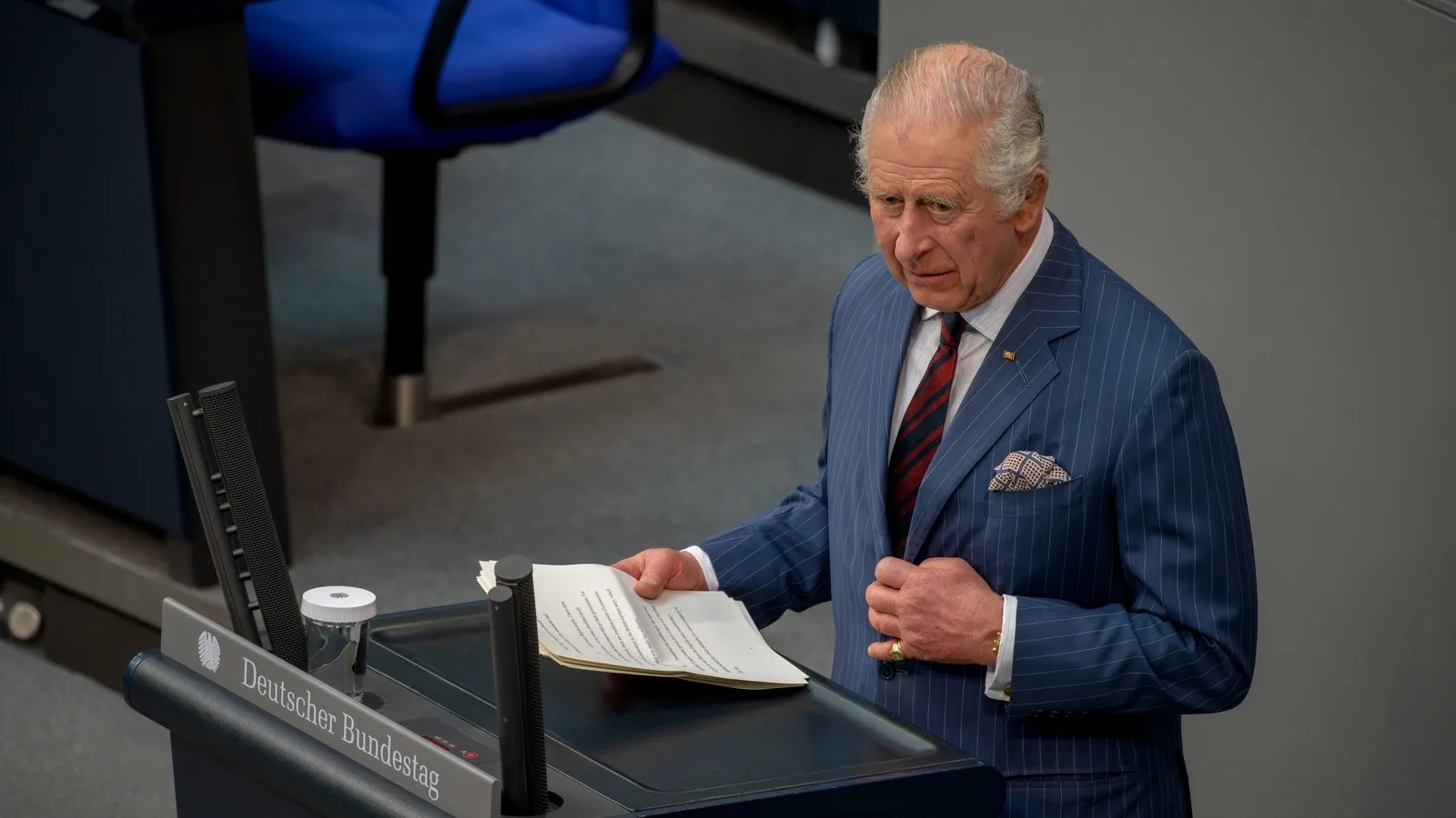 LE ROI CHARLES III APPELLE LES LEADERS DE L’IA À PROTÉGER L’HUMANITÉ LORS D’UN SOMMET HISTORIQUE