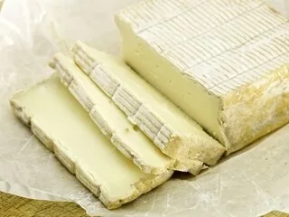 LISTERIA : BRIE, TOMME… DES FROMAGES DE LA MÊME MARQUE RAPPELÉS DANS LA FRANCE ENTIÈRE