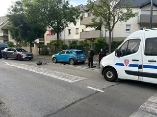 UN HOMME DE 25 ANS DANS LE COMA APRÈS AVOIR ÉTÉ PERCUTÉ EN TROTTINETTE PAR UN CAMION DE CRS DANS LE SUD DE RENNES