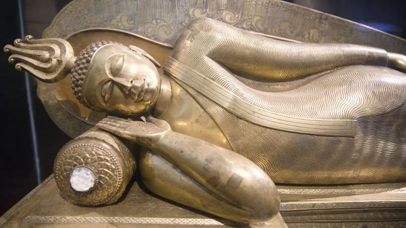 SRI LANKA: 17 STATUES DE BOUDDHA RECOUVERTES D’OR, DÉCOUVERTES DANS LA CITÉ SACRÉE D’ANURADHAPURA