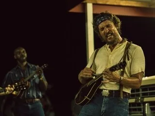 « OKLAHOMA HONEY » : LE RETOUR TRIOMPHANT DE MATTHEW MCCONAUGHEY DANS UN WESTERN APICOLE SURVOLTÉ
