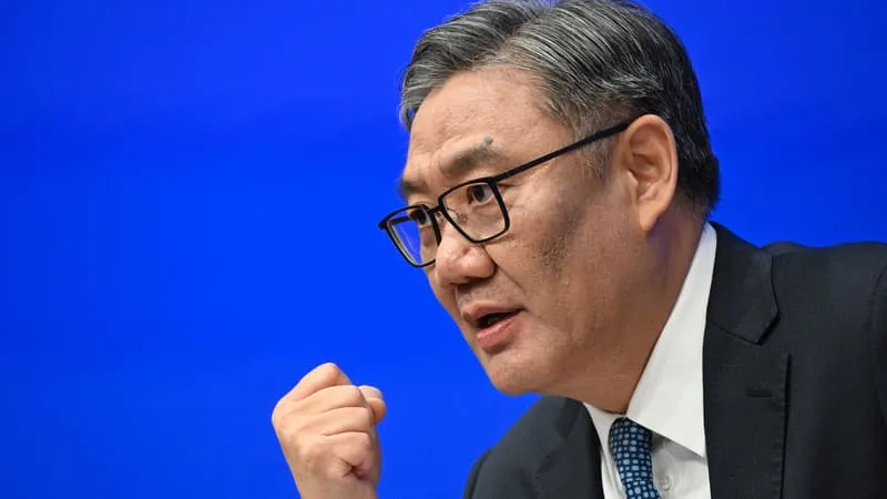 LE DÉFICIT COMMERCIAL DE L’UE AVEC LA CHINE DÉPASSE UN MILLIARD D’EUROS PAR JOUR POUR LES ÉCHANGES DE BIENS: LE MINISTRE CHINOIS DU COMMERCE SE REND À BRUXELLES LA SEMAINE PROCHAINE