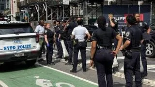 NEW YORK : DES COUPS DE FEU RETENTISSENT À TIMES SQUARE, PAS DE BLESSÉ
