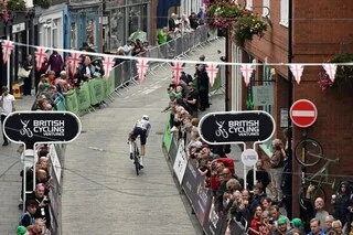 TOUR DE GRANDE-BRETAGNE. LEWIS ASKEY REMPORTE LA PREMIÈRE ÉTAPE DEVANT FILIPPO GANNA ET TIM WELLENS