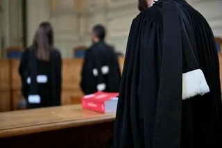 « ELLE RÊVAIT DU PRINCE CHARMANT » : LA RENCONTRE EN LIGNE SE TRANSFORME EN CAUCHEMAR POUR UNE ADOLESCENTE DE 14 ANS