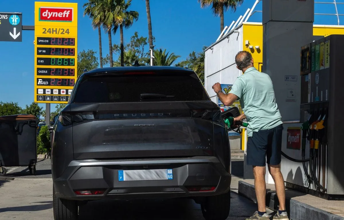 PRIX DES CARBURANTS : LES AIDES SERONT VERSÉES « COMME CONVENU » MALGRÉ L’ACCORD IRAN-ETATS-UNIS, PROMET LECORNU