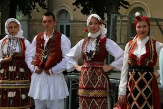 DÉFILÉ DE MODE, PARADE GÉANTE… ALENÇON DEVIENT LA CAPITALE MONDIALE DU FOLKLORE : VOICI LE PROGRAMME DE CETTE ÉDITION