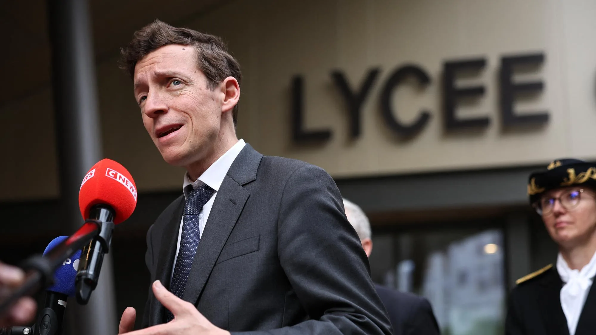 ÉDOUARD GEFFRAY RAPPELLE LES RÈGLES APRÈS LA MORT DE PLUSIEURS LYCÉENS EN STAGE