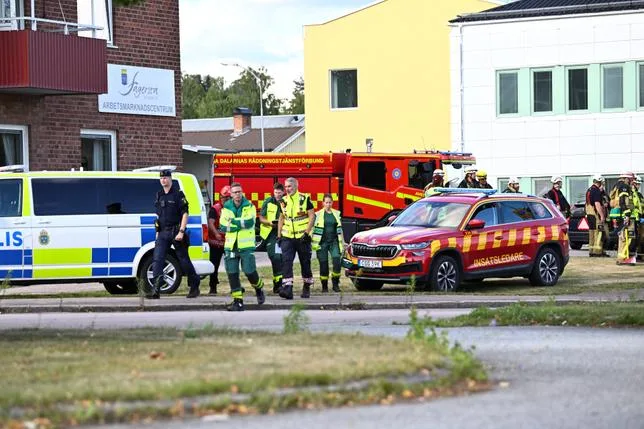 UNE ATTAQUE À L’ÉPÉE FAIT PLUSIEURS BLESSÉS DANS UN LYCÉE SUÉDOIS
