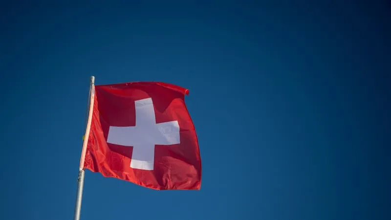 LES SUISSES APPELÉS À VOTER SUR UNE INITIATIVE ANTI-IMMIGRATION PROPOSANT DE PLAFONNER LA POPULATION À 10 MILLIONS D’HABITANTS D’ICI 2050