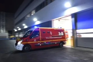 CÉLÉBRATIONS FRANCE-MAROC : UNE ADOLESCENTE MEURT DANS LE NORD APRÈS ÊTRE TOMBÉE D’UN CAMION