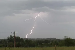SOUS LA CHALEUR, LES ORAGES ARRIVENT EN SARTHE : QUAND LES TEMPÉRATURES VONT-ELLES ENFIN BAISSER ?
