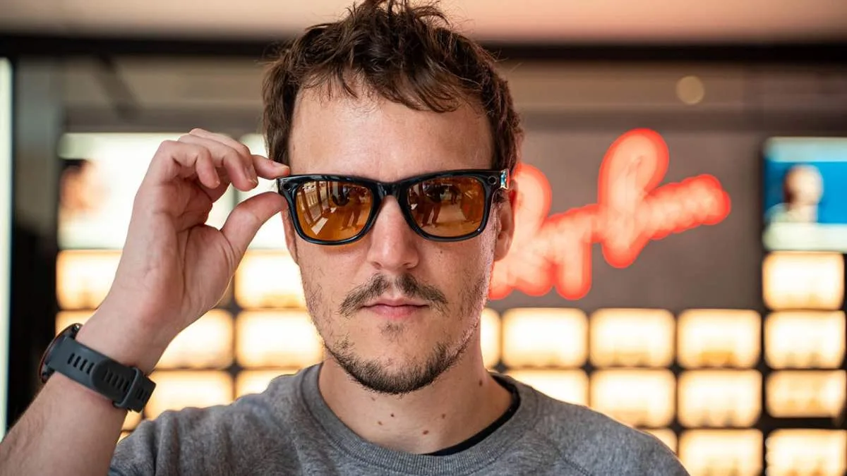 META NE VEUT PLUS QUE SES LUNETTES PUISSENT FILMER EN DOUCE