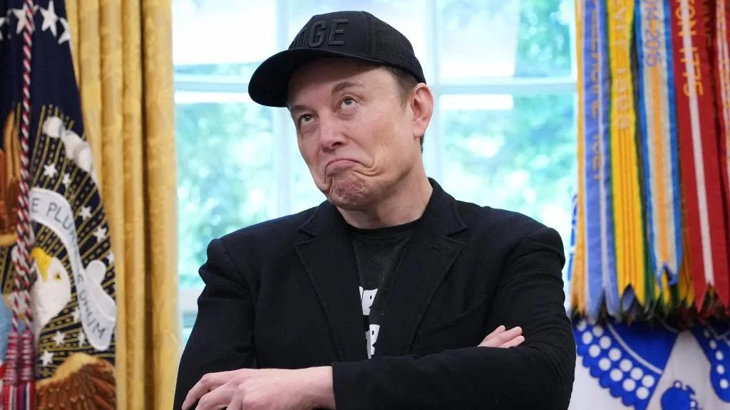 UN PARASITE « MANGEUR DE CHAIR » REVIENT AUX ÉTATS-UNIS, L’ACTION D’ELON MUSK POINTÉE DU DOIGT