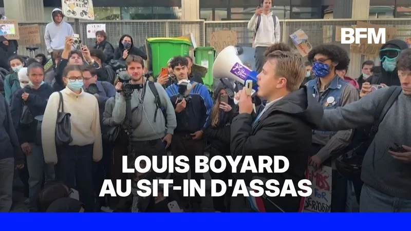 LORS DU SIT-IN DES ÉTUDIANTS CE MATIN À L’UNIVERSITÉ PANTHÉON-ASSAS, UN POLICIER A ÉCHANGÉ AVEC LE DÉPUTÉ LFI, LOUIS BOYARD