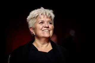 SYMPTÔMES, CAUSES, TRAITEMENTS… TOUT COMPRENDRE SUR LE SYNDROME DE LA QUEUE-DE-CHEVAL DONT SOUFFRE MIMIE MATHY