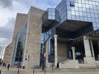 IL EST CONDAMNÉ APRÈS AVOIR FRAPPÉ SA COMPAGNE : « J’AVAIS QUELQU’UN DE BIEN, J’AI TOUT GÂCHÉ »