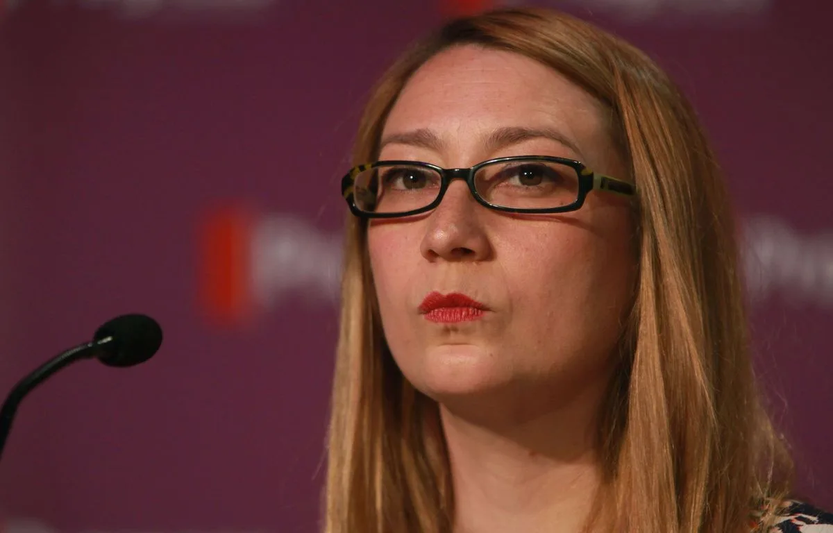 ROYAUME-UNI : GROK A GÉNÉRÉ DES IMAGES D’ELLE EN BIKINI, UNE DÉPUTÉE SAISIT LA JUSTICE