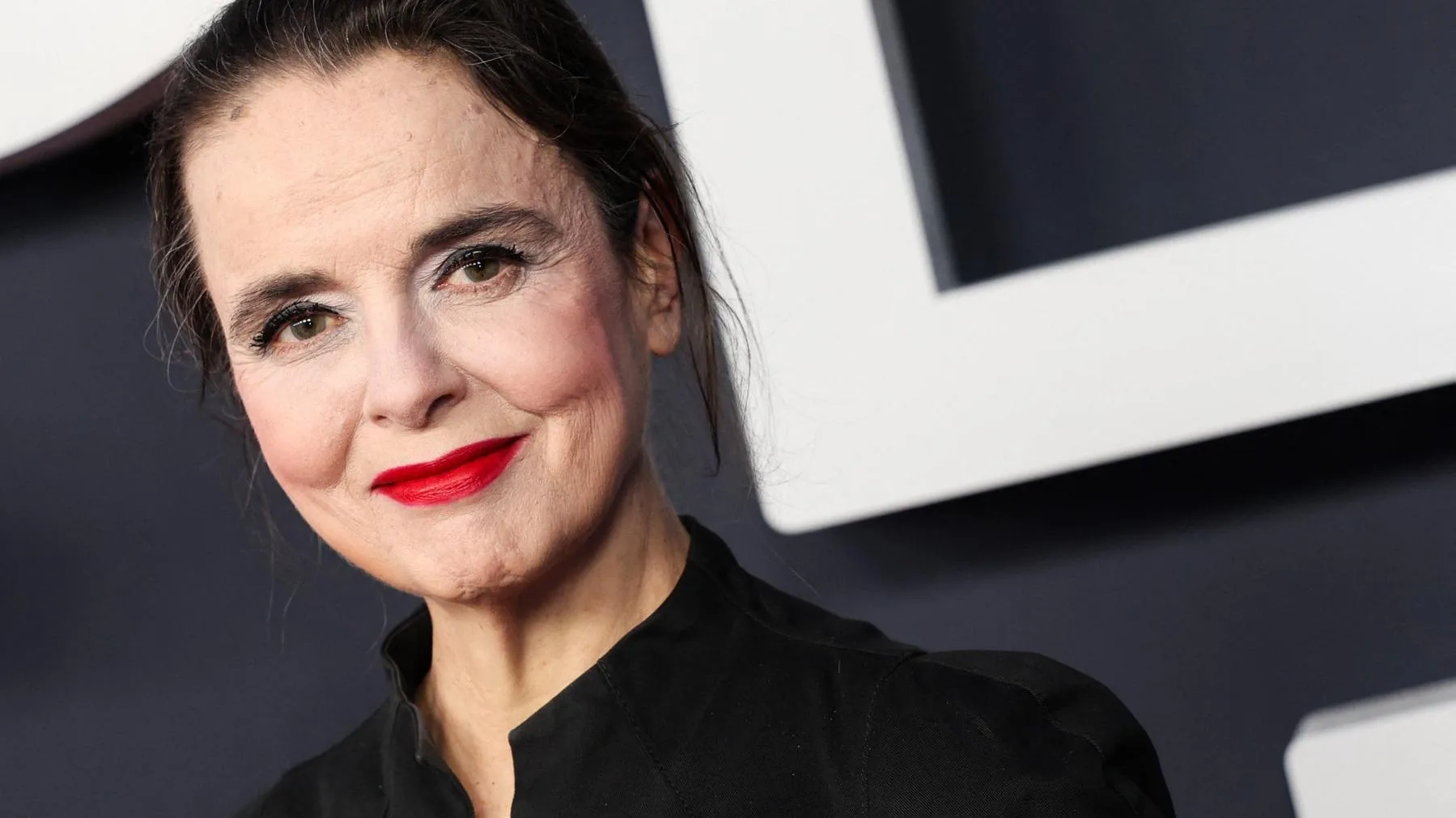 DANS « L’ADOLESCENCE DU PERROQUET » D’AMÉLIE NOTHOMB, L’HISTOIRE D’AMOUR N’EST PAS CELLE QU’ON IMAGINAIT