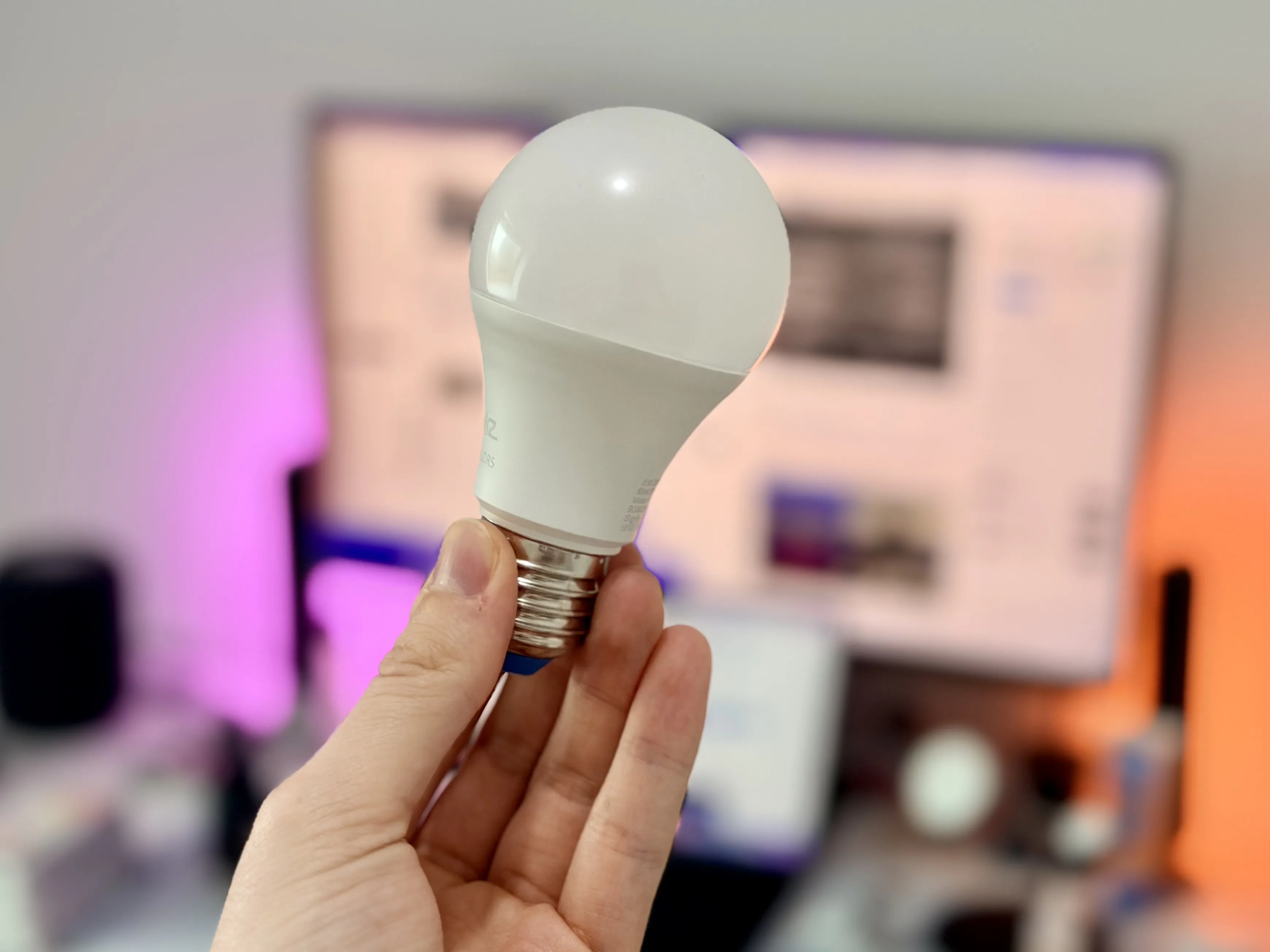 UNE AMPOULE MATTER, TRENTE MINUTES D'ÉCHEC : LA PROMESSE DE LA MAISON CONNECTÉE SIMPLE N'EST PAS TENUE