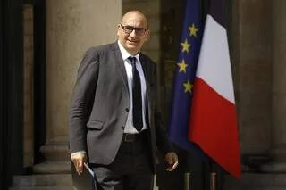 CANICULE : LAURENT NUÑEZ RECOMMANDE AUX PRÉFETS D’INTERDIRE LA VENTE ET LA CONSOMMATION D’ALCOOL DANS L’ESPACE PUBLIC
