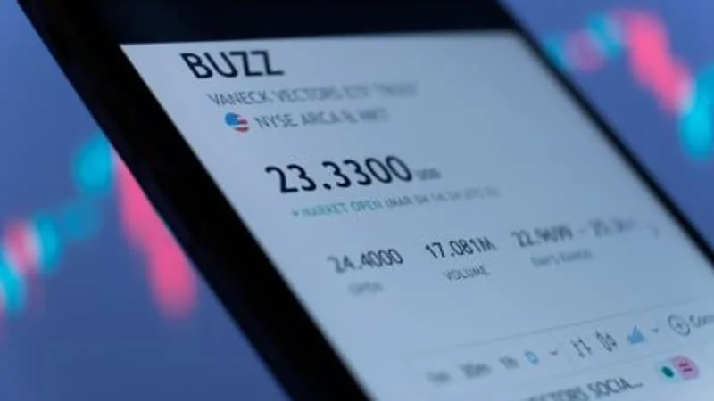 ILS SONT « LE POINT D’ENTRÉE DES INVESTISSEURS » MAIS LE GOUVERNEMENT NE LES VOIT PAS D’UN BON ŒIL: POURQUOI CERTAINS ETF RISQUENT DE DEVENIR INÉLIGIBLES AU PEA
