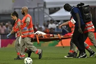 LAVAL – NANTES. SORTI SUR CIVIÈRE, COQUELIN SOUFFRE DE MULTIPLES FRACTURES, NOUVELLES RASSURANTES POUR YOUNOUSSA