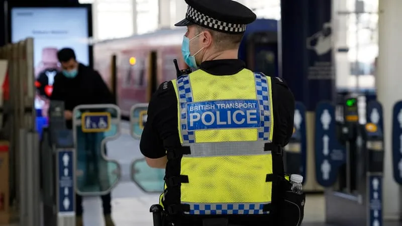 HOMMES POIGNARDÉS À LONDRES: UNE FEMME SOUFFRANT DE « PROBLÈMES DE SANTÉ MENTALE » INCULPÉE