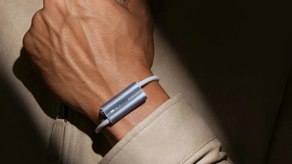 LES COFONDATEURS DE FITBIT LANCENT UN BRACELET SANS ÉCRAN AU DESIGN TRÈS PARTICULIER ET QUI VEILLENT SUR VOS PROCHES