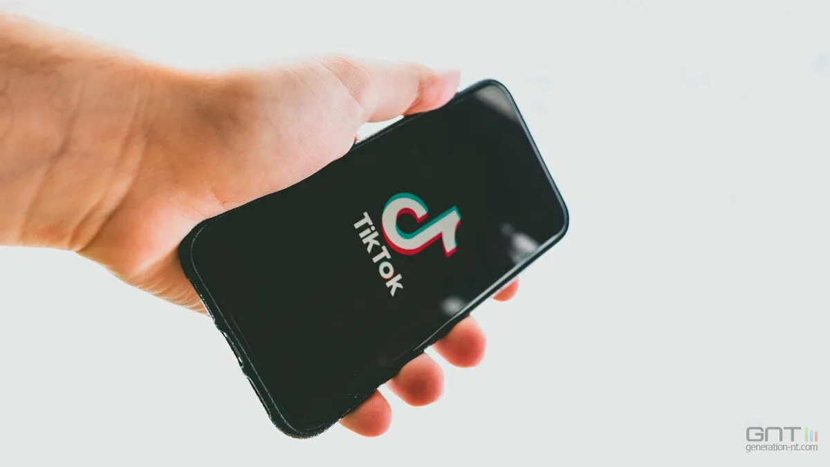 TIKTOK DÉCLARE LA GUERRE AUX COMPTES DE SPAM ENTIÈREMENT GÉNÉRÉS PAR L’IA