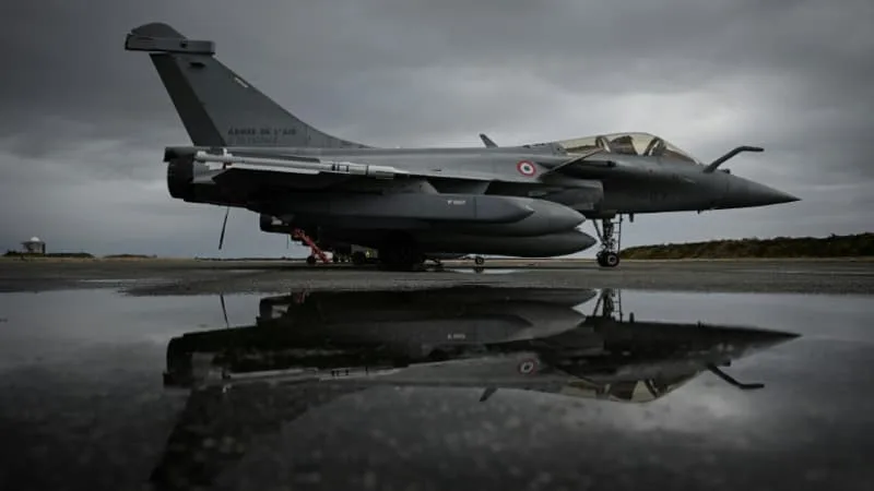 IL ENVISAGE DE LIVRER 28 RAFALE EN 2026 ET IL EN A 208 SUR SON CARNET DE COMMANDES: DASSAULT AVIATION VOIT SON CHIFFRE D’AFFAIRES BONDIR DE 46%