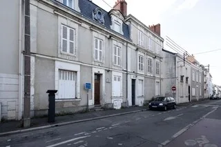 « ON ESSAIE DE SURVIVRE » : LEURS MAISONS EN CENTRE-VILLE D’ANGERS NE SONT TOUJOURS PAS RACCORDÉES À INTERNET