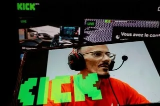 MORT DU STREAMER JEAN PORMANOVE : L’UN DES ACCUSÉS ÉVOQUE UNE « PIÈCE DE THÉÂTRE » AU PREMIER JOUR DU PROCÈS