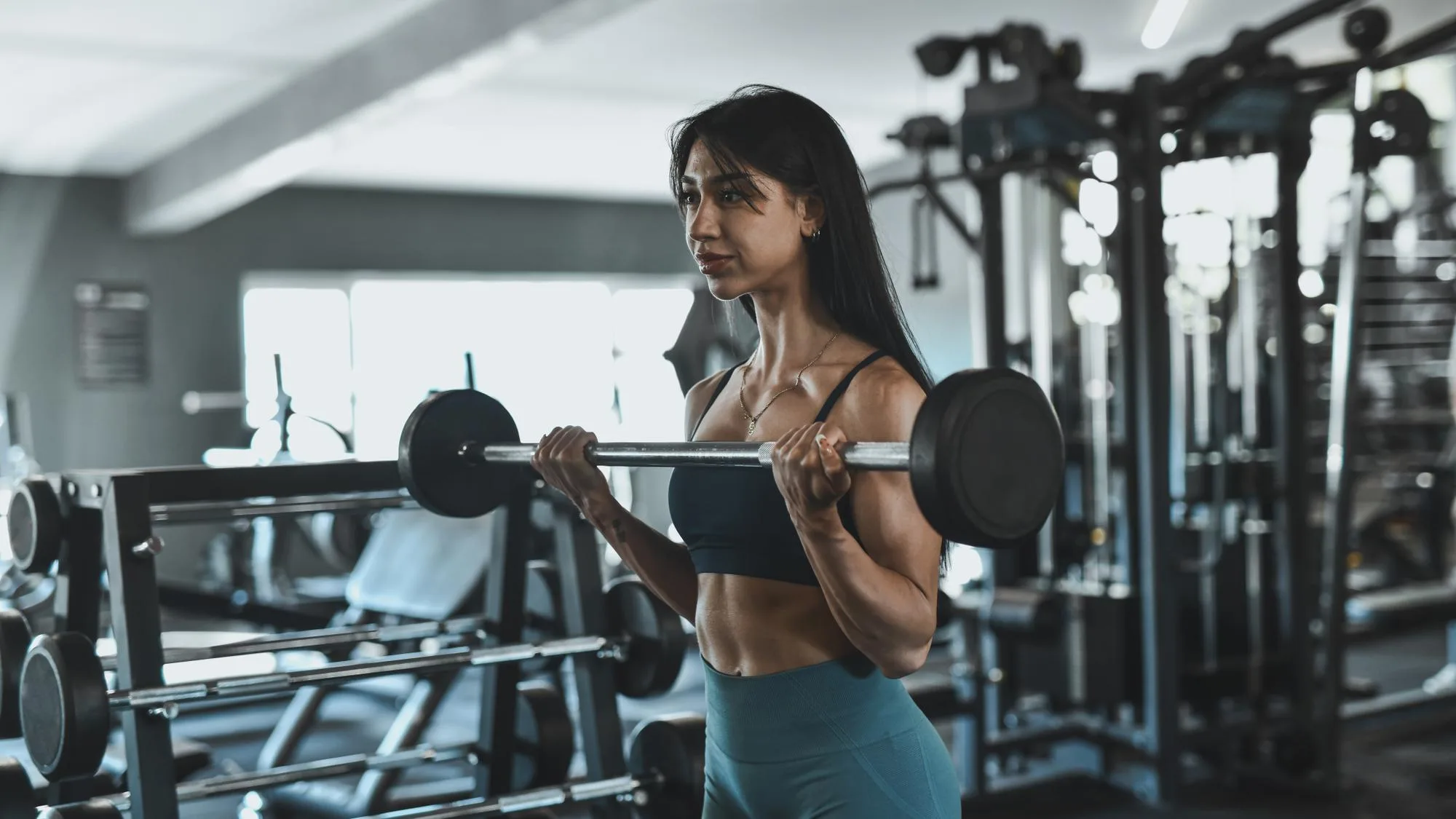 FAIRE DU SPORT DANS UNE SALLE CLIMATISÉE, UNE PRÉCAUTION SUFFISANTE PENDANT LA CANICULE ?