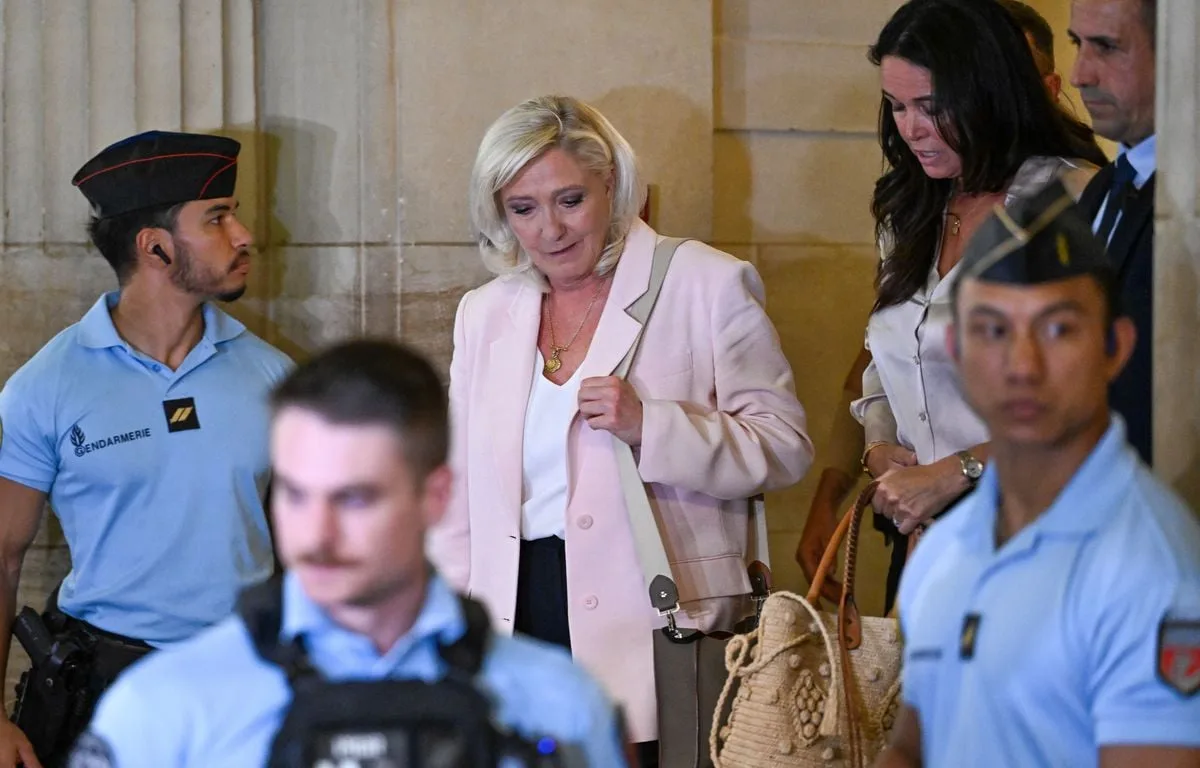 CONDAMNATION DE MARINE LE PEN : « DÉLINQUANTE », « PRIVILÉGIÉE »… LES RÉACTIONS POLITIQUES
