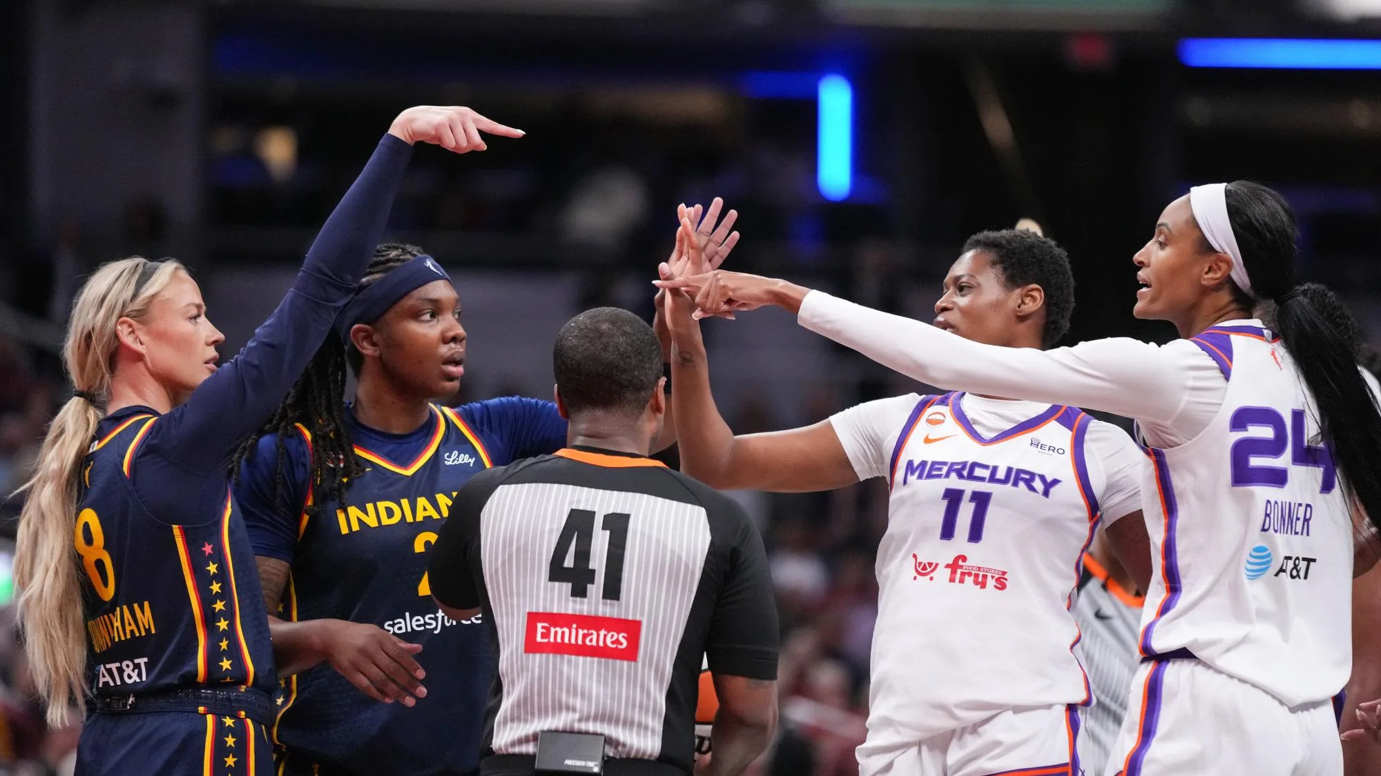 CE GESTE DE LA BASKETTEUSE SOPHIE CUNNINGHAM EST DEVENU UN MÈME