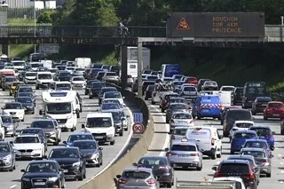 RETOURS DE VACANCES : UN PIC À PRÈS DE 700 KM DE BOUCHONS ENREGISTRÉ À LA MI-JOURNÉE