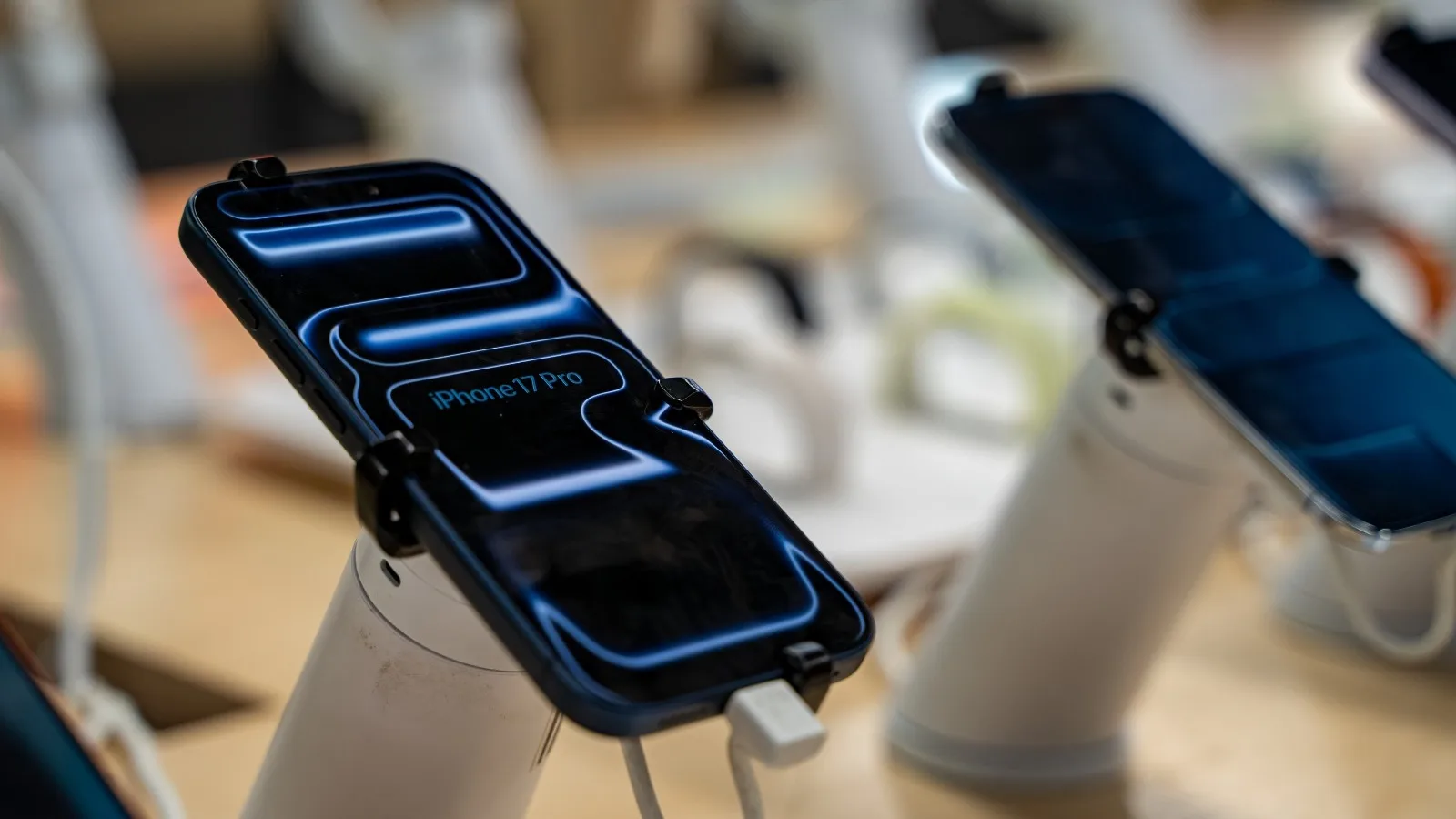 L’IPHONE EST TROP CHER POUR VOUS ? VOUS POURRIEZ BIEN POUVOIR LE LOUER À LA PLACE