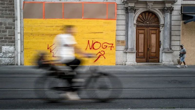 LUTTE CONTRE LES INÉGALITÉS SALARIALES ET POUR UNE « RIPOSTE INTERNATIONALISTE: LES « NO-G7 » MANIFESTENT À GENÈVE AVANT LE SOMMET D’EVIAN