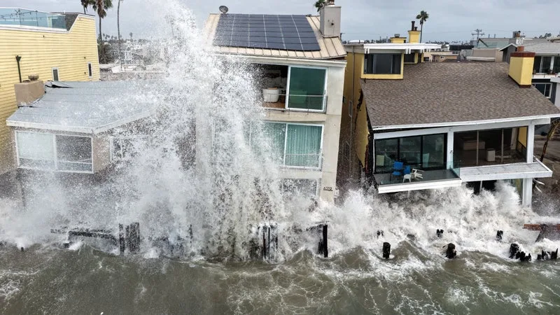 LES IMAGES IMPRESSIONNANTES DES INONDATIONS CAUSÉES PAR LA TEMPÊTE RACHEL EN CALIFORNIE